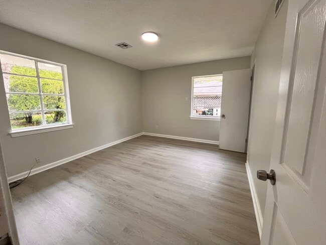 Building Photo - 962 Hanover Dr