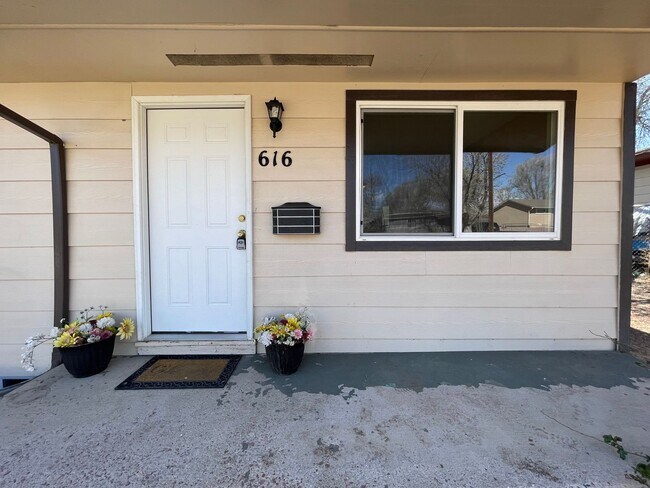 Building Photo - 616 Zion Dr