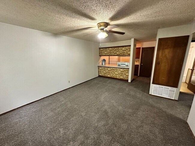 Building Photo - Charming 2 Bed, 1 Bath Near OU Campus