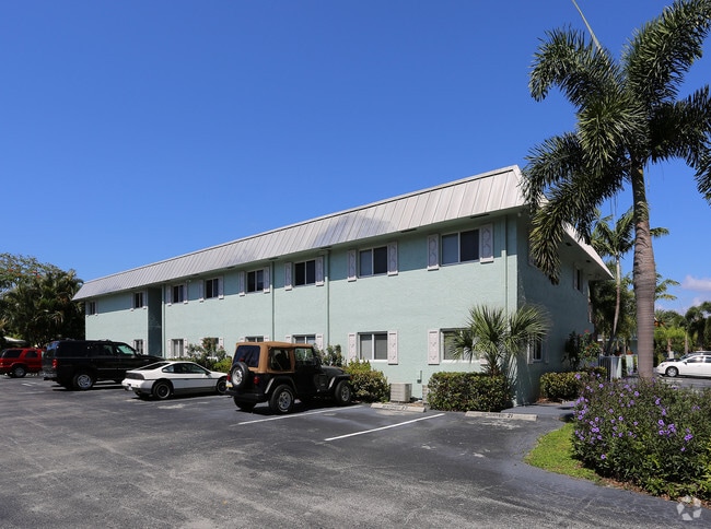 Building Photo - Poinsettia Landings