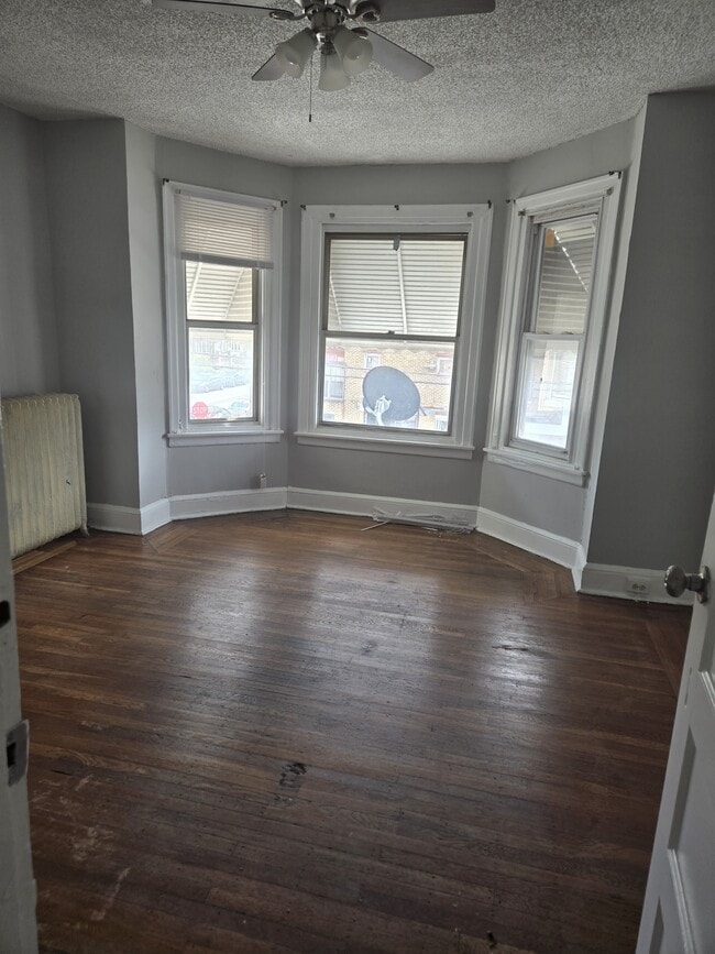 Building Photo - 1049 S 54th St