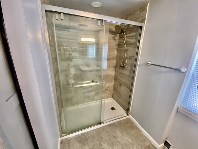 Building Photo - 2429 Mary Ave