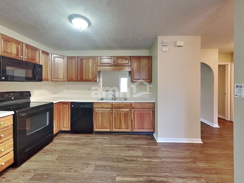 Building Photo - 10684 Summerwood Ln