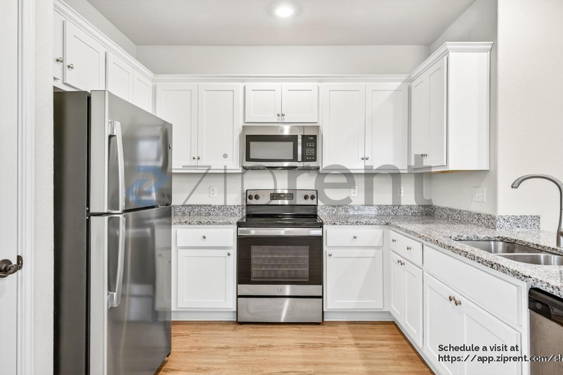 Building Photo - 13827 Enzo Gate