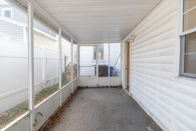 Building Photo - Charming, Renovated House in Portsmouth