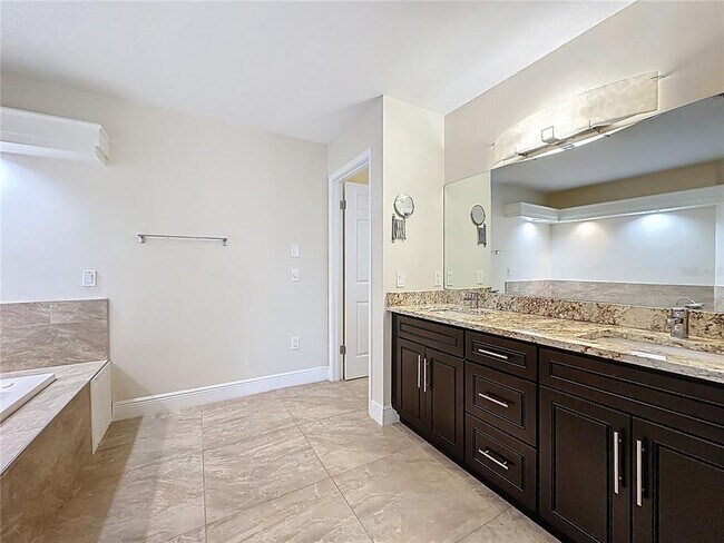 Building Photo - 6846 Lake View Dr