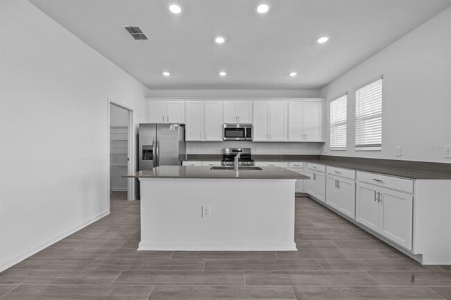 Building Photo - 2611 Runners Cir