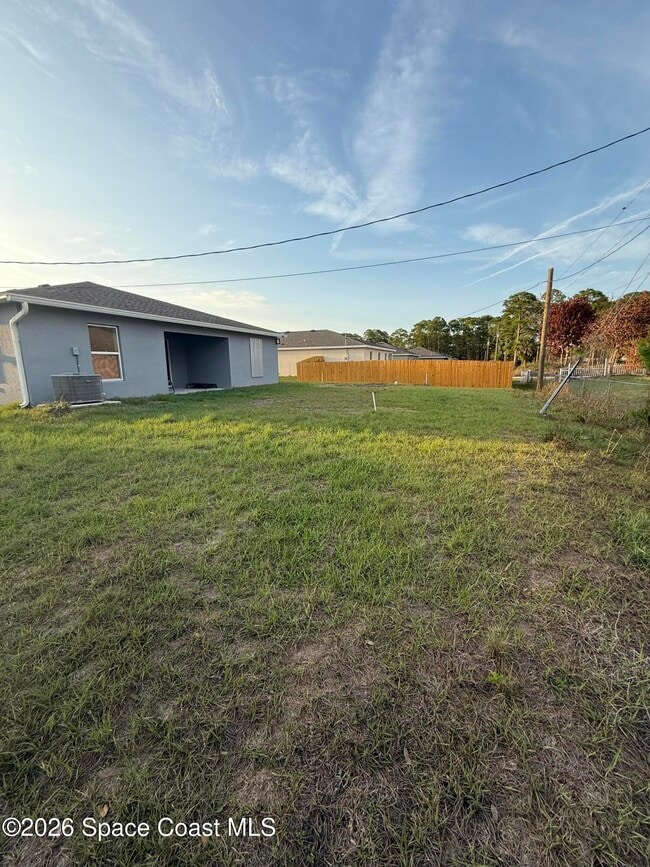 Building Photo - 487 Wiltshire Ave SW