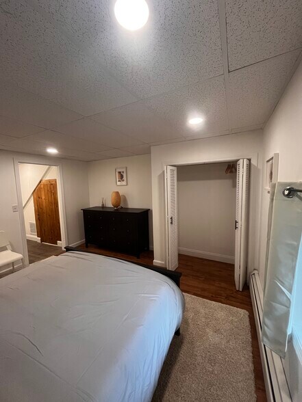 Building Photo - 266 Malletts Bay Ave