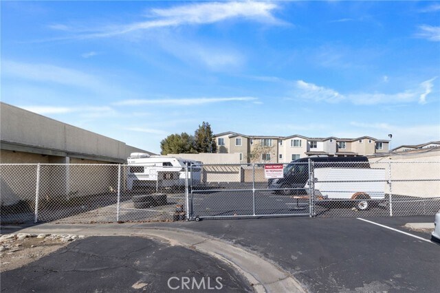 Building Photo - 960 E Bonita Ave