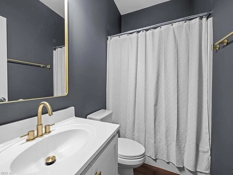 LVL 1 Full Bathroom - 187 Peck Ln