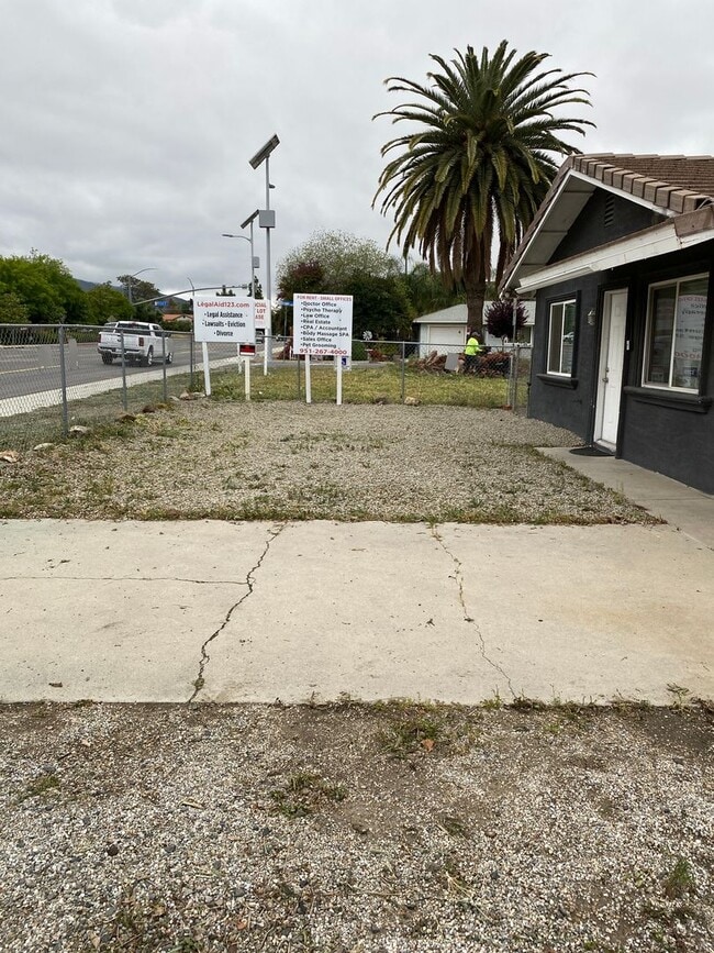 Building Photo - Lake Elsinore 2-Bedroom Home – $1,899 Limi...