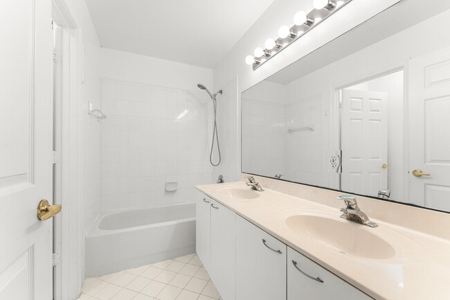 Building Photo - 255 Saratoga Blvd E