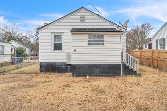 Building Photo - Updated 2 Bedroom / 1 Bath Home in Spartanburg $1,205/mo rent