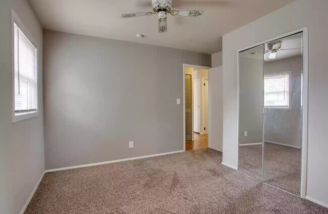 Building Photo - 2503 W Kirby Ave