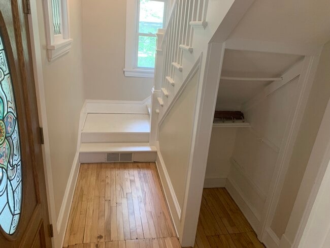 Front entry/stairs - 1046 19th Ave SE