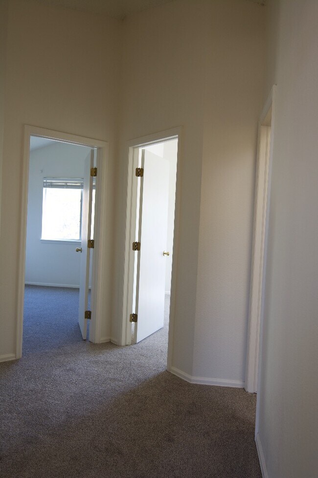 Building Photo - 4844 N Wildflowers Way