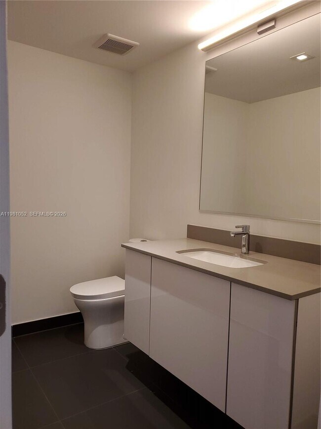 Building Photo - 1600 NE 1st Ave