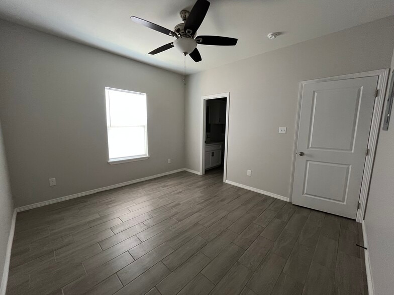 Master - 1630 Playa Dr