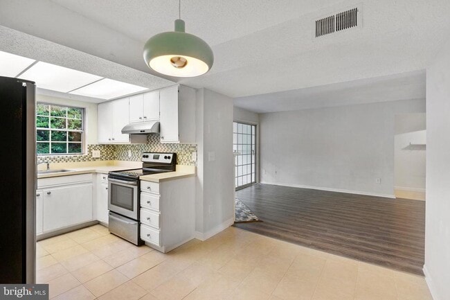 Building Photo - 9240 Caspian Way