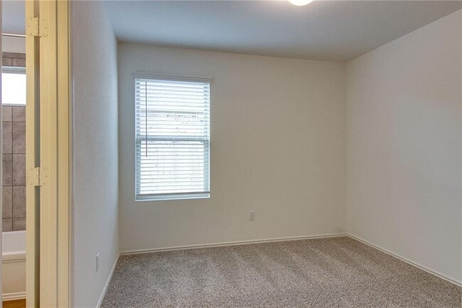 Building Photo - 1320 Chad Dr