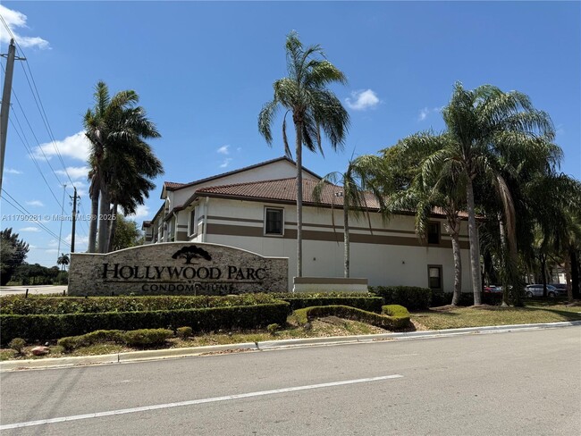 Building Photo - 650 S Park Rd