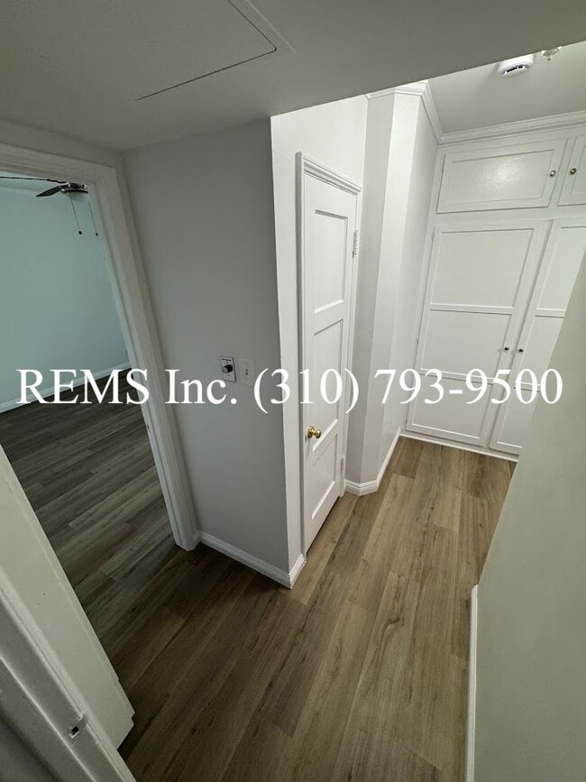Building Photo - 1 Bedroom Downstairs Apartment w/ (Shared)...