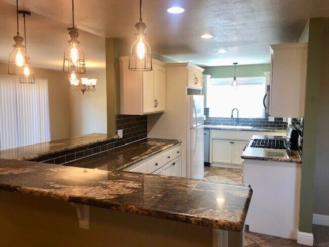 Building Photo - Nice 3 bed, 2 bath home in El Dorado Hills