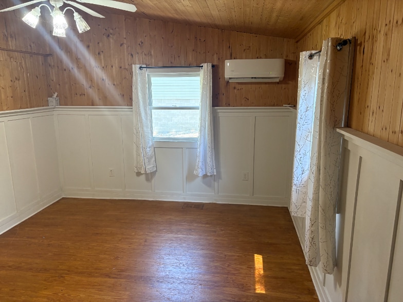 Building Photo - 36407 Fir Dr