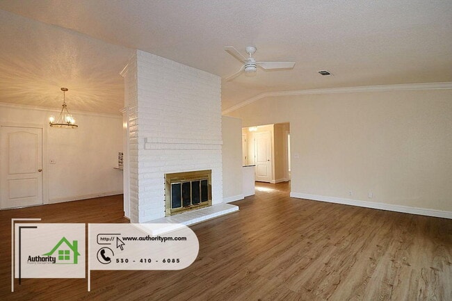 Building Photo - 256 Newport Dr