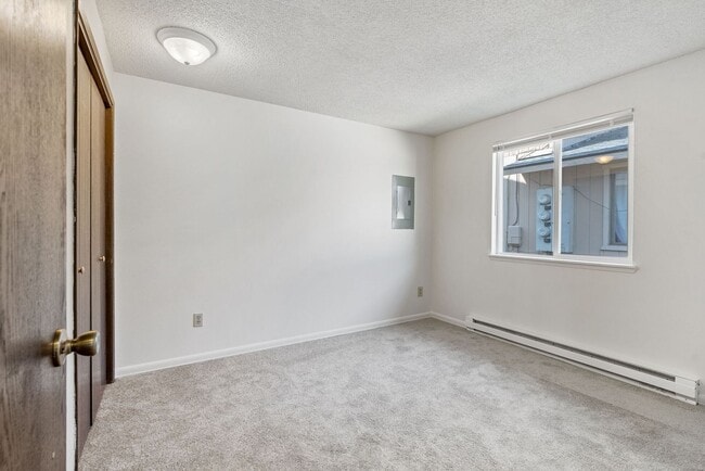 Building Photo - 6125 N Addison St