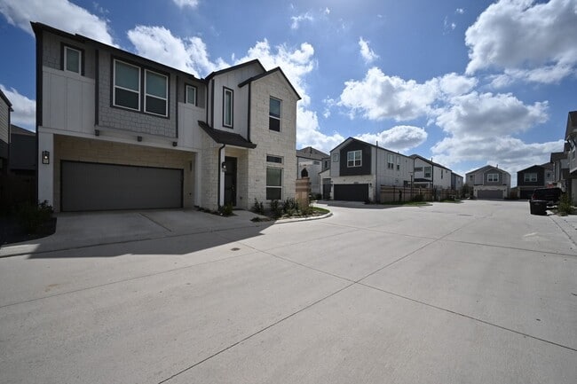 Building Photo - 4112 Farm Holw St