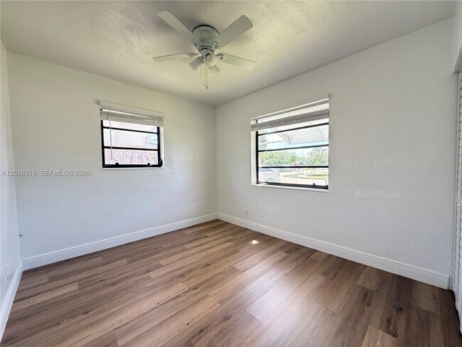 Building Photo - 1740 SW 47th Ave