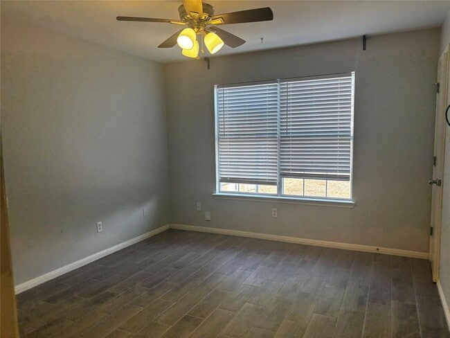 Building Photo - 501-503-503 Texas Ave