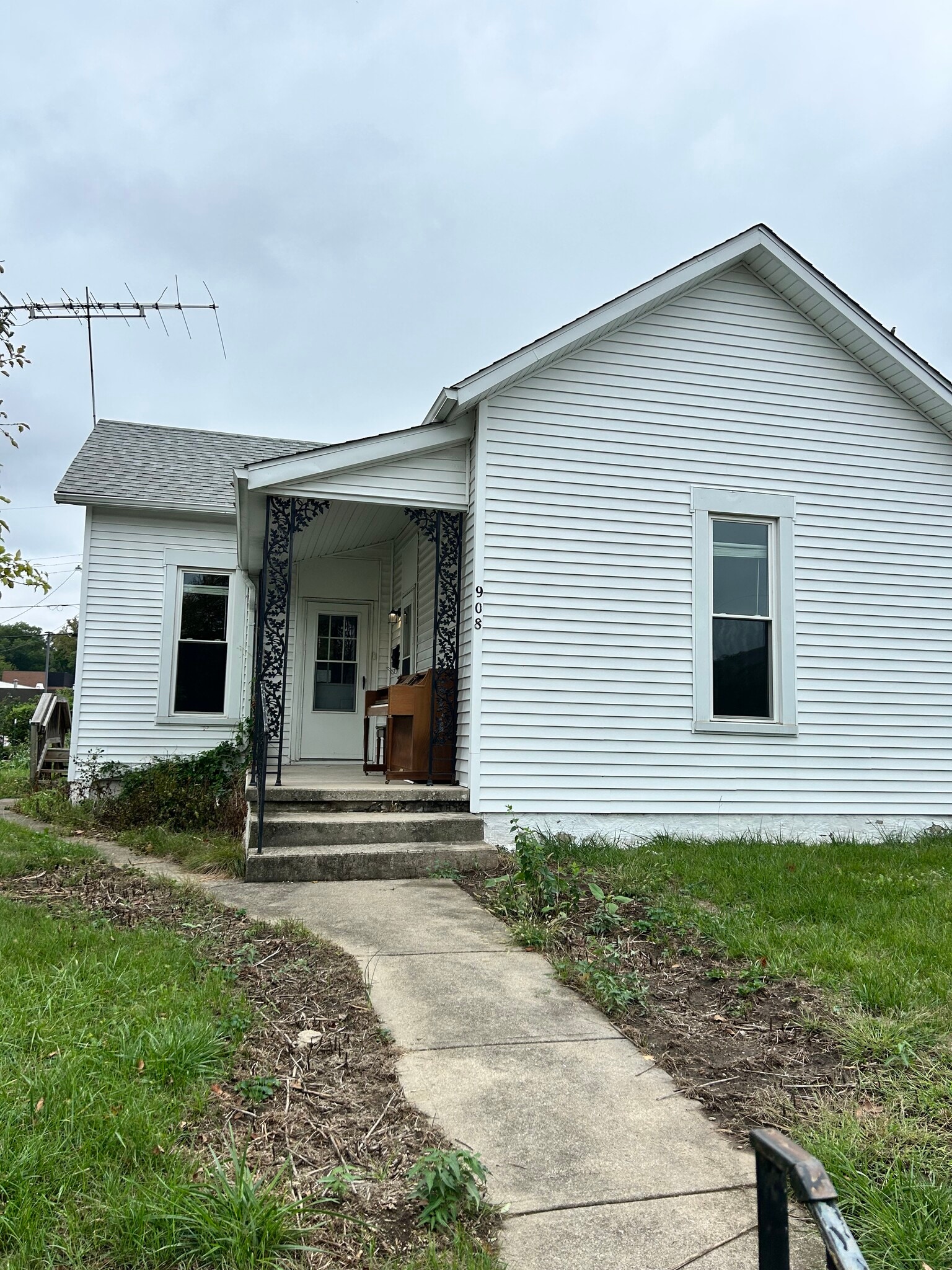 Building Photo - 908 Garfield Ave