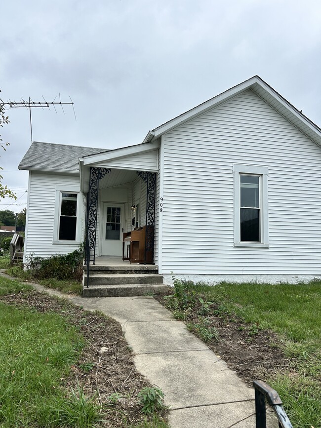 Building Photo - 908 Garfield Ave