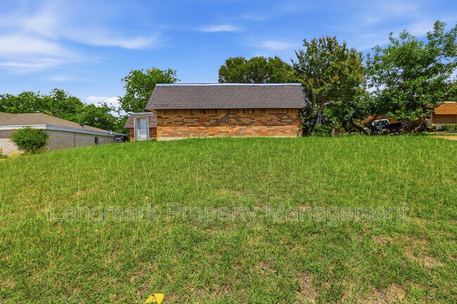 Building Photo - 6811 Trail Lake Dr