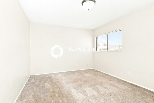 Building Photo - 3 Bedroom Pet-Friendly Home in Glendale, AZ with Main Street Renewal