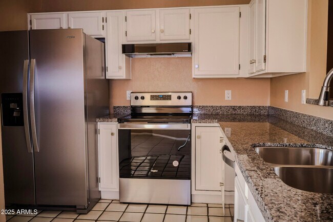 Building Photo - 3052 E Siesta Ln