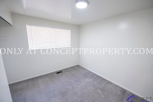 Building Photo - 421 E 6th Ave
