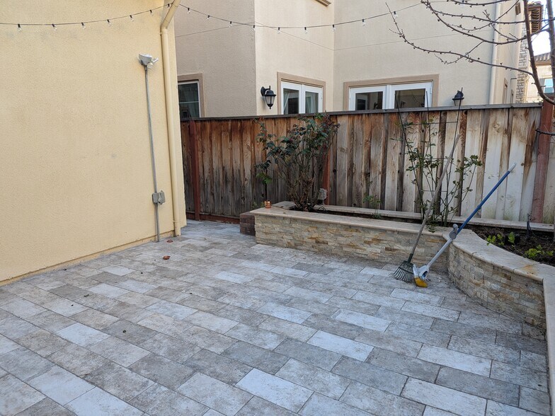 Patio - 427 Silvercrown Way