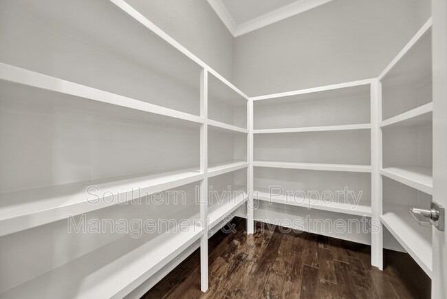 Building Photo - 2011 Sharon Ave