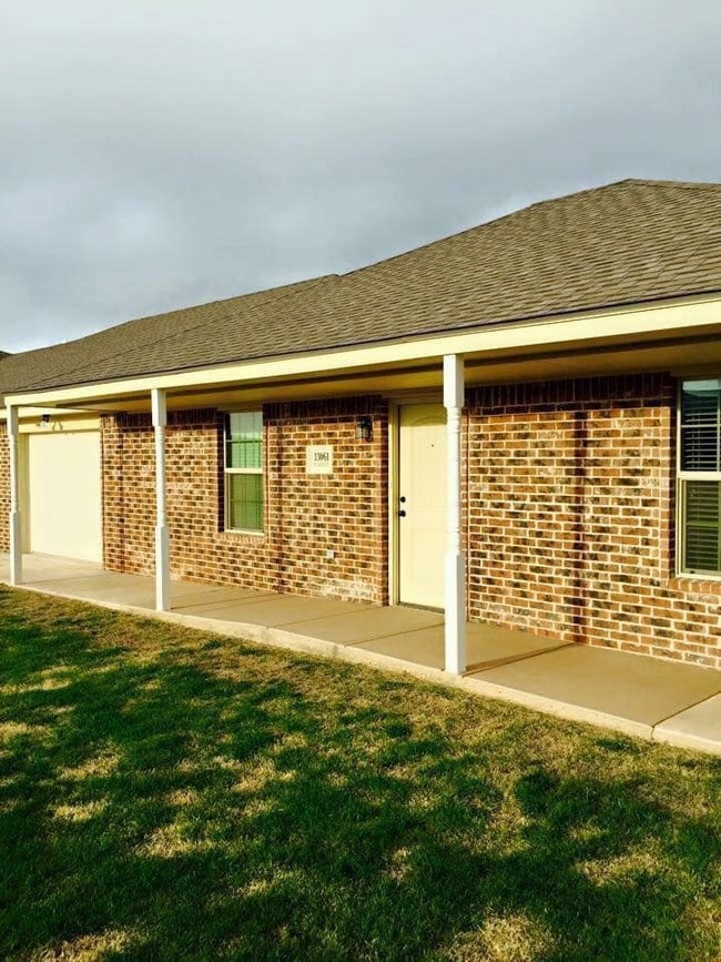 Building Photo - 13063 Raymond Rd