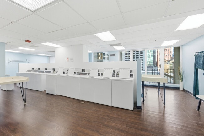 Building Photo - 200 N Dearborn St