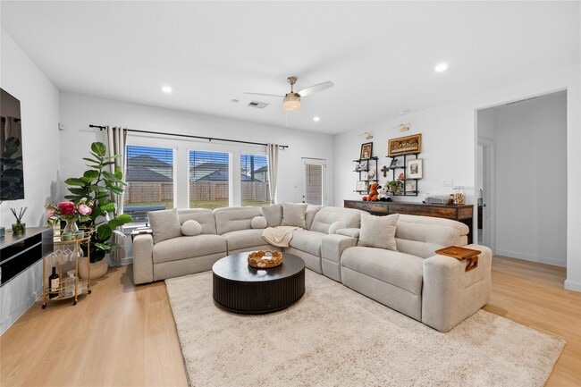 Building Photo - 1542 Merulana Lane