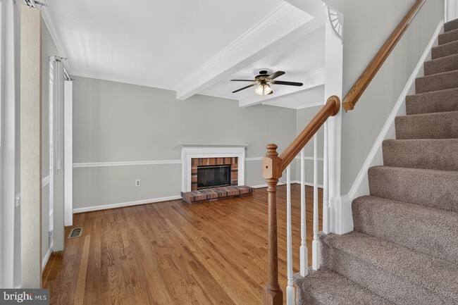 Building Photo - 811 Chatsworth Dr