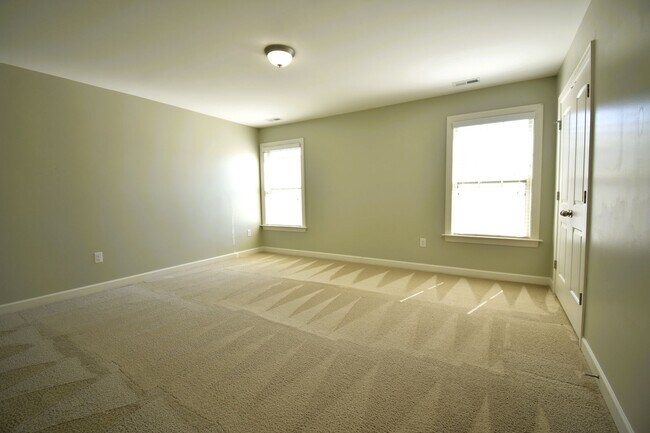 Building Photo - 54 Pittfield Run