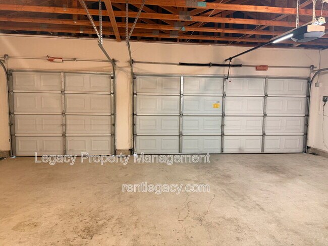 Building Photo - 4711 Summerset Dr