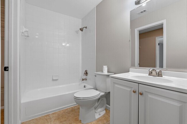 Building Photo - Lovely 1/1 condo in Winter Springs ~ Fresh...