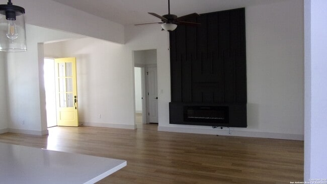 Building Photo - 1482 Birch Ln